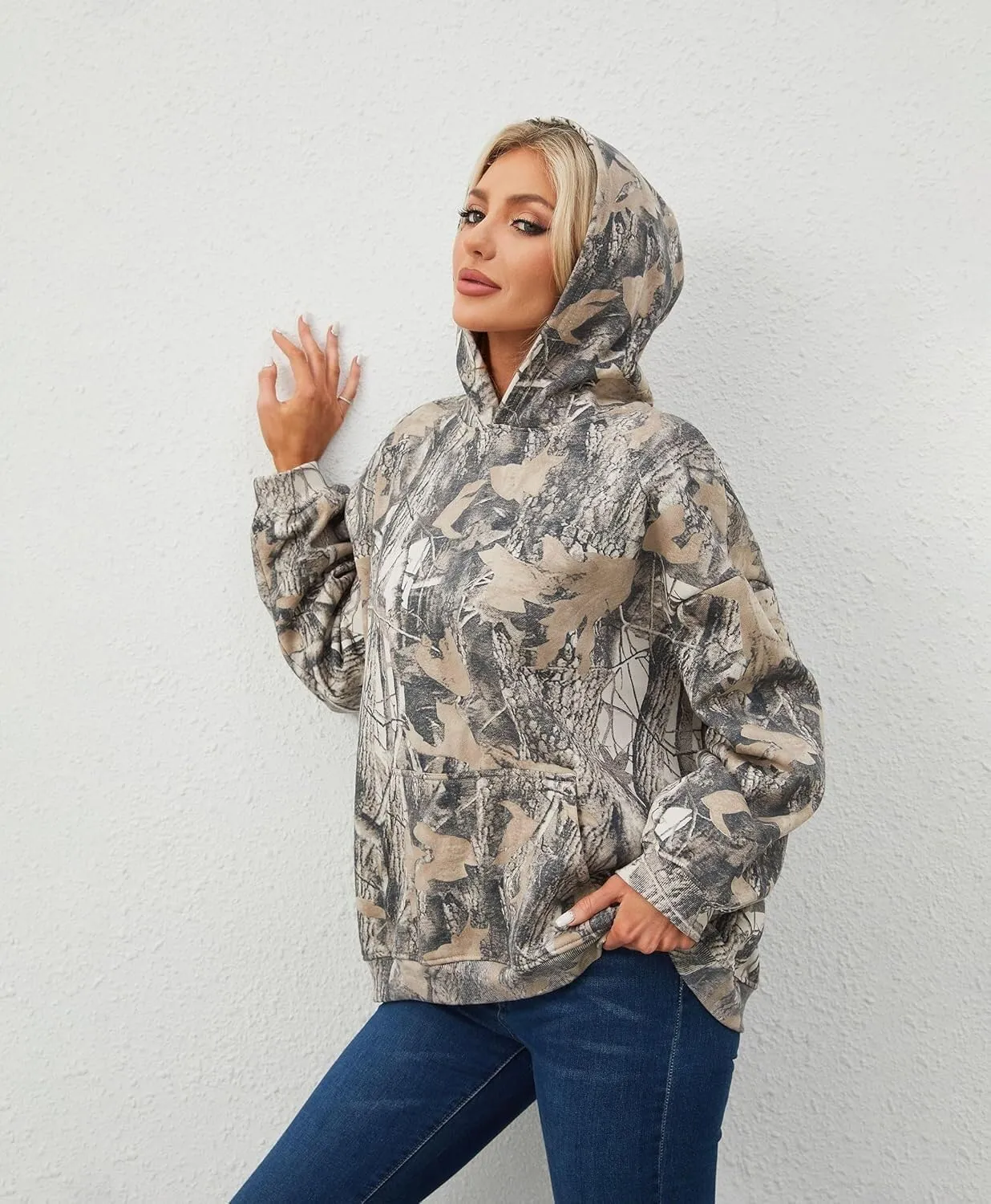 Women Camo Hoodies Maple Leaf Oversized Fleece Hooded Sweatshirt Loose Long Sleeve Pullover Top with Pocket Couple